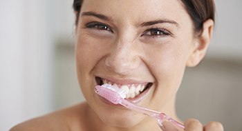 Daytona Beach Preventive Dentistry Woman brushing teeth