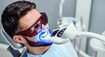Man having his teeth whitened